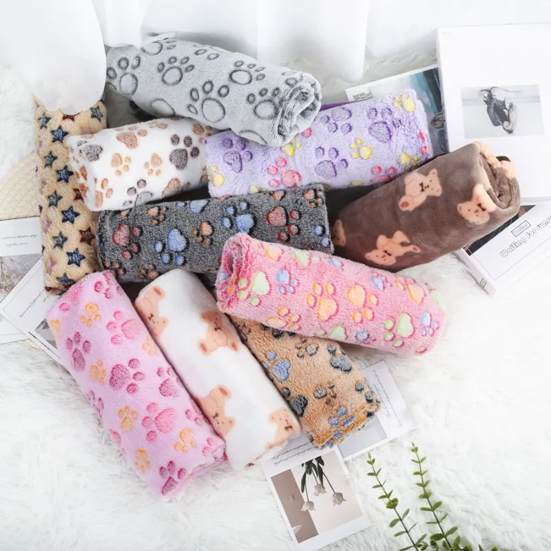 Fluffy Pet Blanket – Soft Warm Paw Print Mat for Dogs and Cats